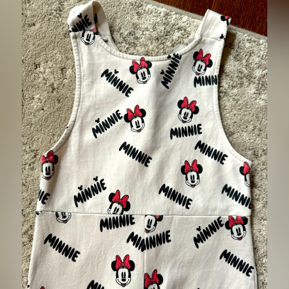 Zara one piece romper for a little girl. Very gently used, no flaws! Size 3-4